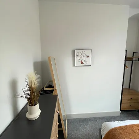 Sea View Ground Floor Flat *